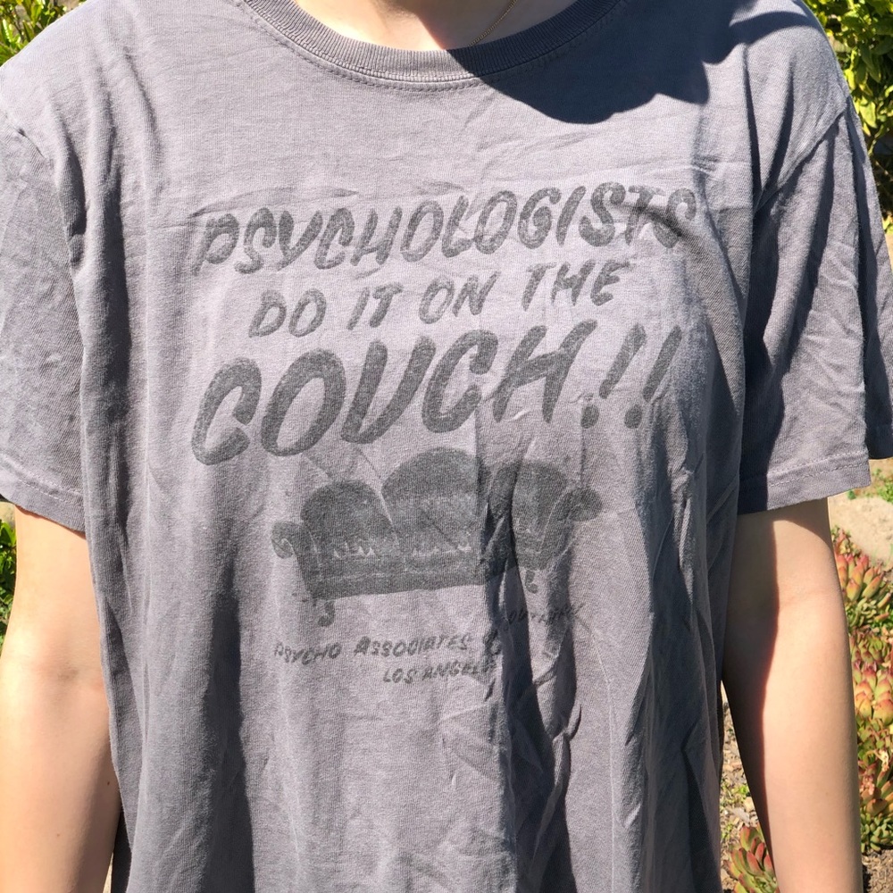 Vintage”psychologists do it on the couch” t shirt